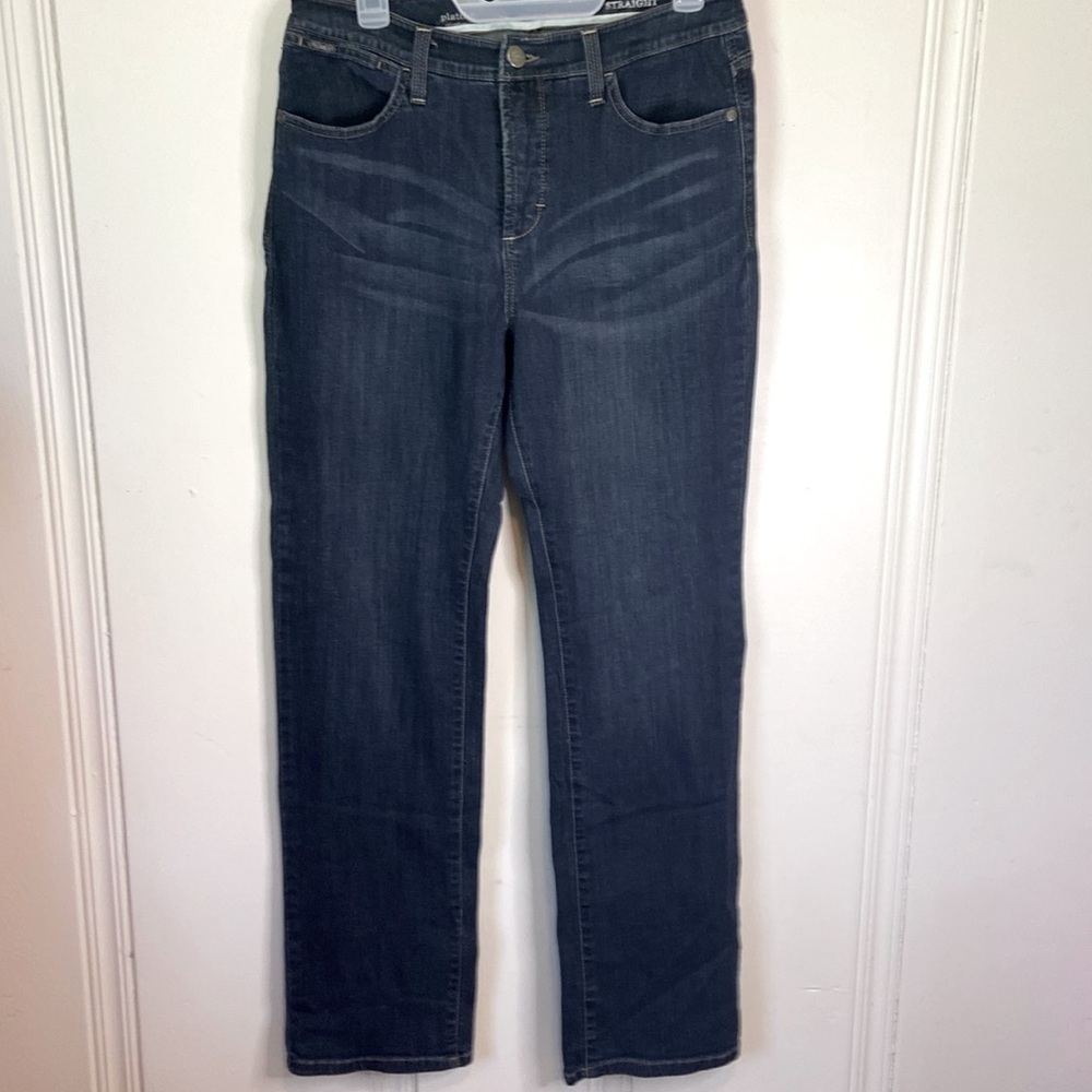 LEE Platinum Woman’s Mom Fit, High Rise Jean, Naturally Slimming, Straight Fit
